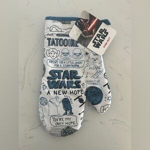 Star Wars “A New Hope” Oven Mitt – Official Disney Merchandise- NWT